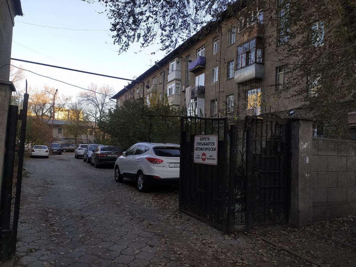 Aura On Erkindik Boulevard Bishkek Exterior foto